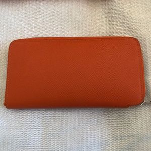 AUTHENTIC !!!  EXCELLENT!!!! HERMES Epson Silk Wallet Feu Mangue